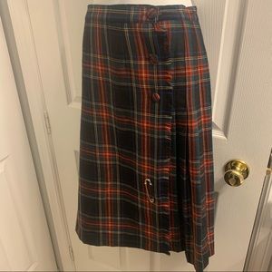 Vintage “Surrey Canada” pleated midi skirt/kilt 100% virgin wool. Xs